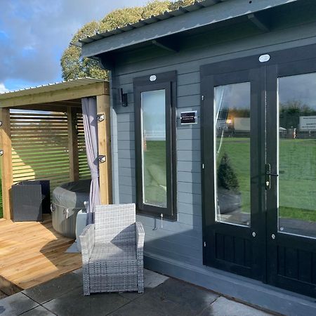 Dolafon Farm Luxury Glamping Cabin With Hot Tub St. Asaph Eksteriør billede