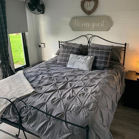 Dolafon Farm Luxury Glamping Cabin With Hot Tub St. Asaph Eksteriør billede