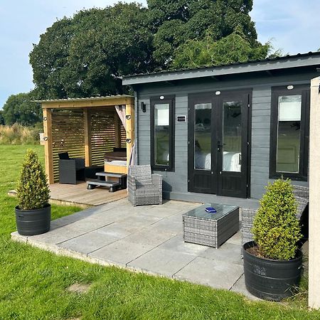 Dolafon Farm Luxury Glamping Cabin With Hot Tub St. Asaph Eksteriør billede