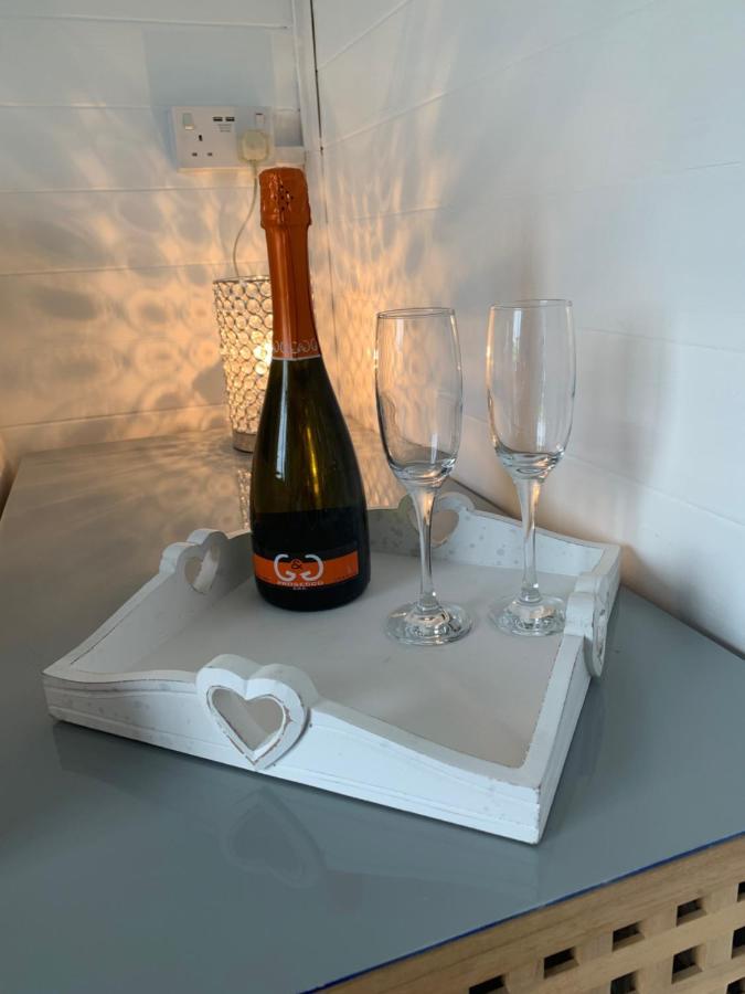 Dolafon Farm Luxury Glamping Cabin With Hot Tub St. Asaph Eksteriør billede