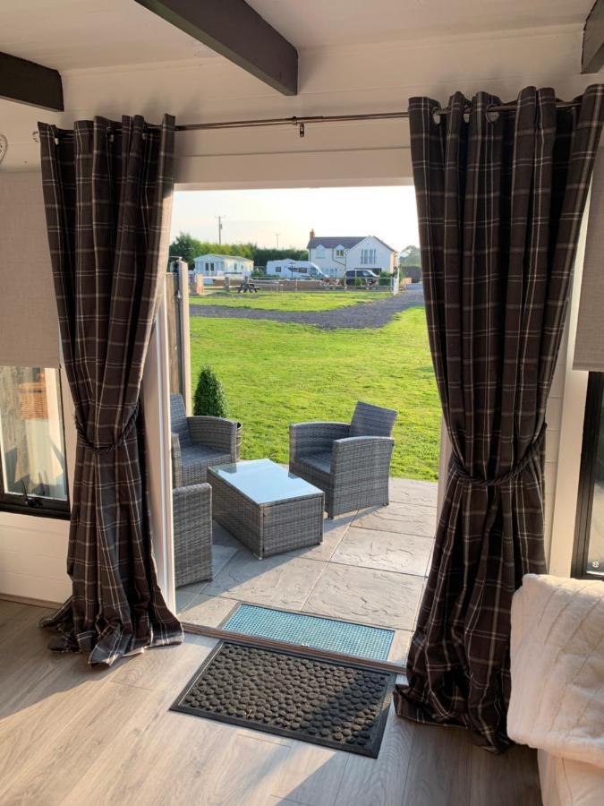 Dolafon Farm Luxury Glamping Cabin With Hot Tub St. Asaph Eksteriør billede