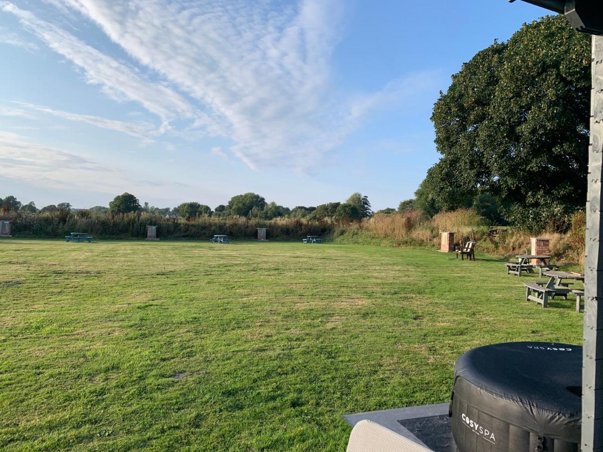 Dolafon Farm Luxury Glamping Cabin With Hot Tub St. Asaph Eksteriør billede